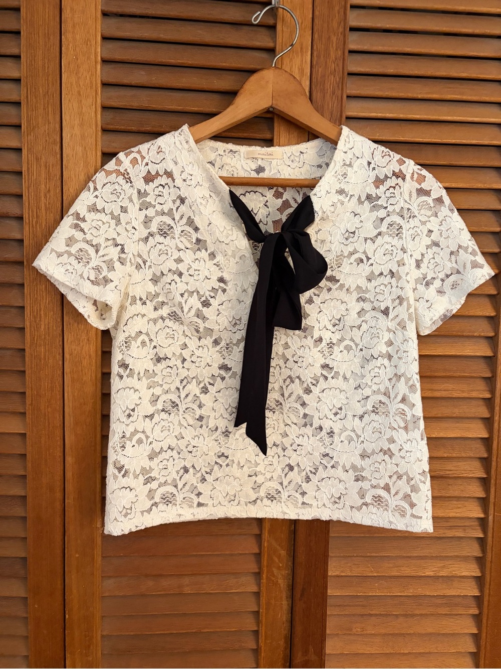 maitai Cream Lace Short-Sleeve Blouse with Black Neck Bow size small